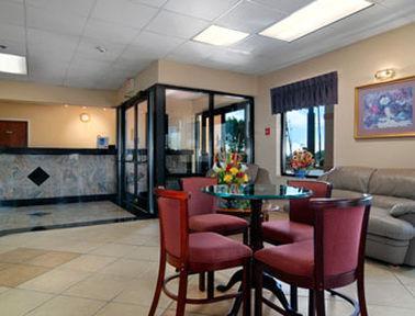 Super 8 Conyers Hotel Интериор снимка